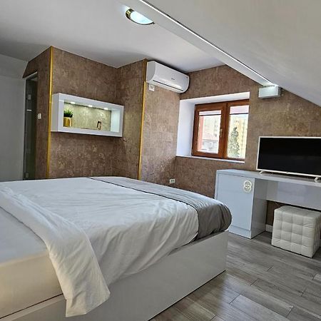 Colt De Rai Resita Bed and Breakfast Exteriör bild